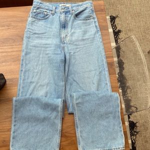 Aritzia, Levi’s Hi-loose denim